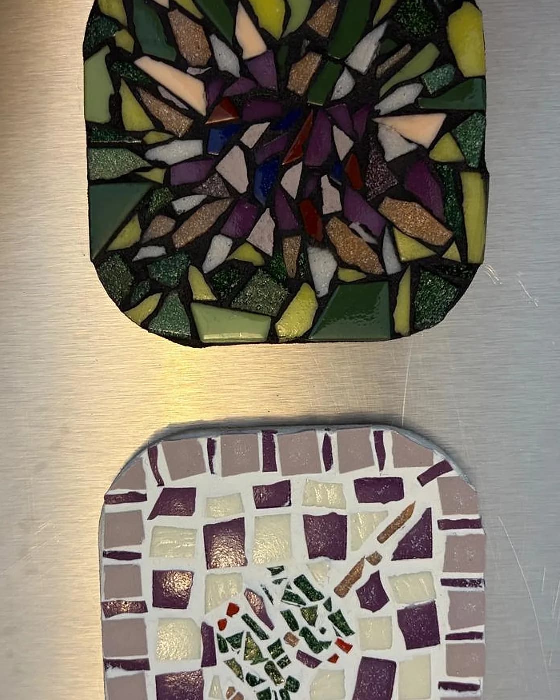 Deux dessous de verre en mosaïque, mosaïque réalisée chez Artichaut à Montmartre