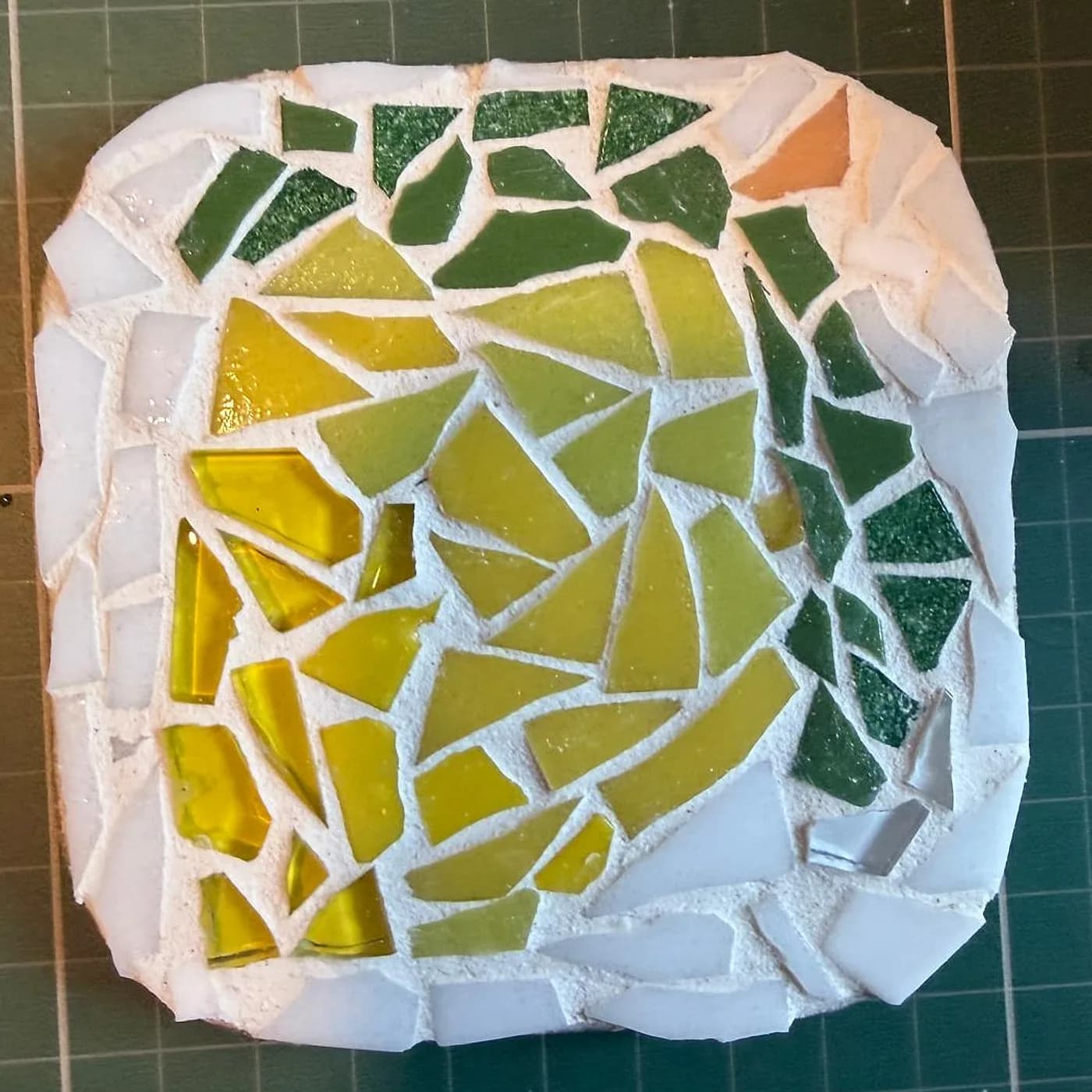 Dessous de plat, citron en mosaïque, mosaïque réalisée chez Artichaut à Montmartre