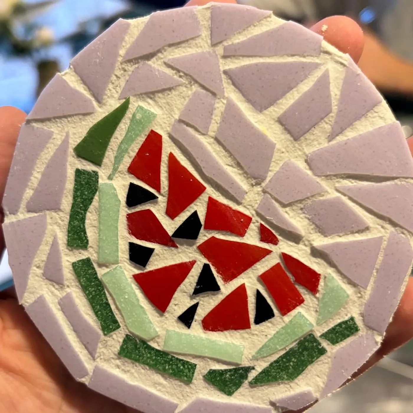 Dessous de verre, pastèque en mosaïque, mosaïque réalisée chez Artichaut à Montmartre