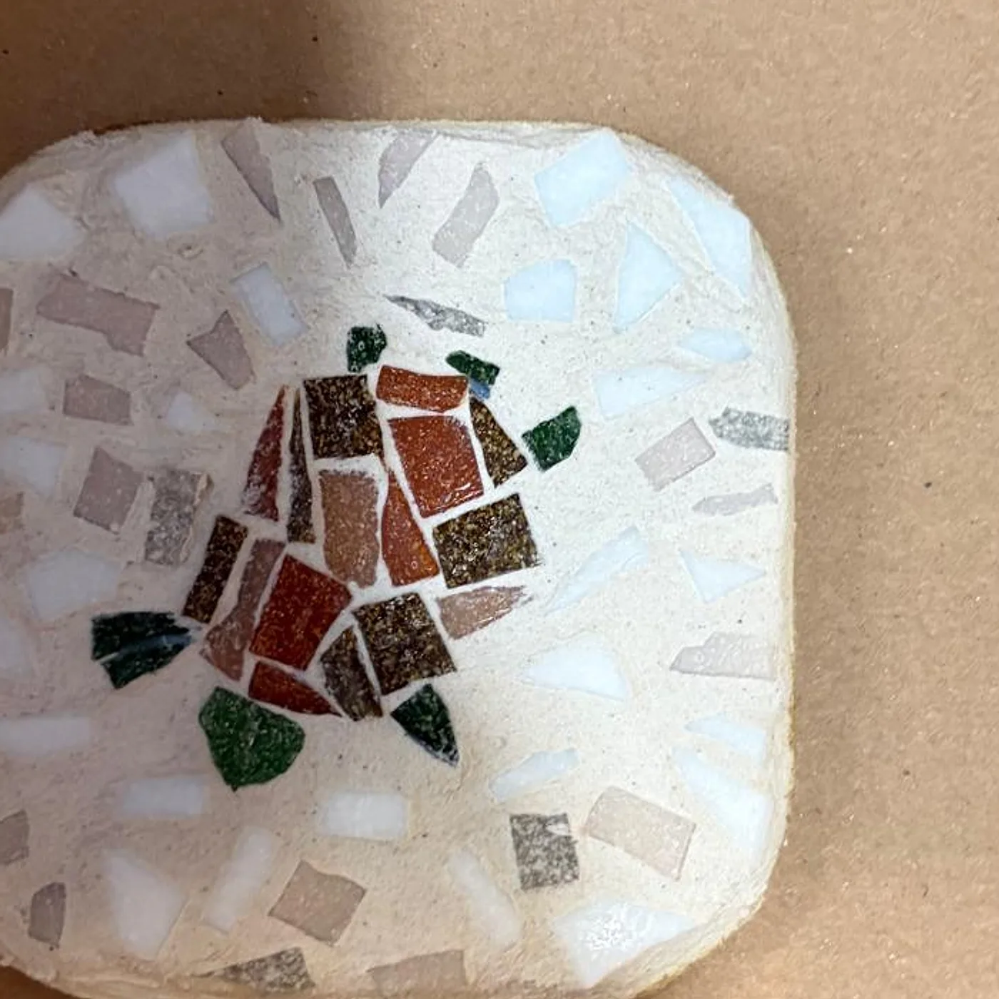 Dessous de verre, tortue en mosaïque, mosaïque réalisée chez Artichaut à Montmartre