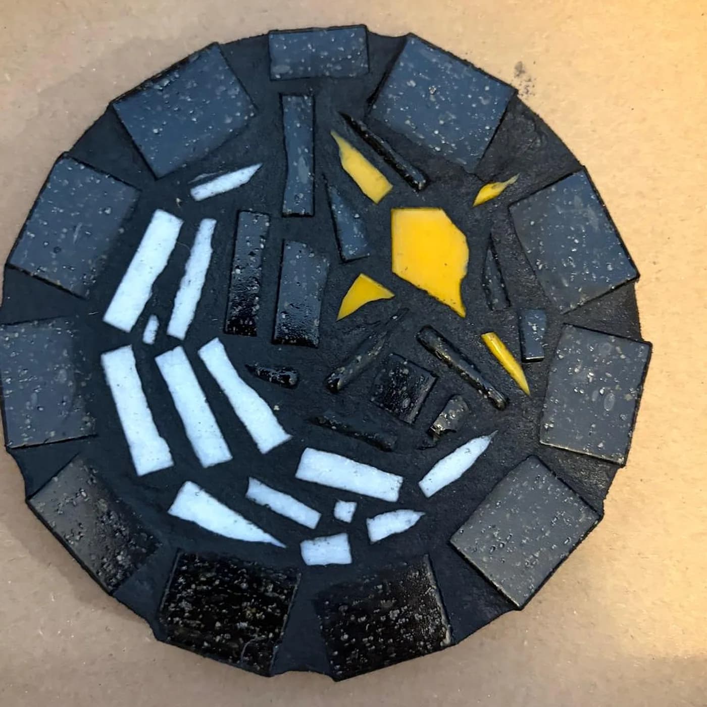 Dessous de verre, nuit étoilée, mosaïque réalisée chez Artichaut à Montmartre