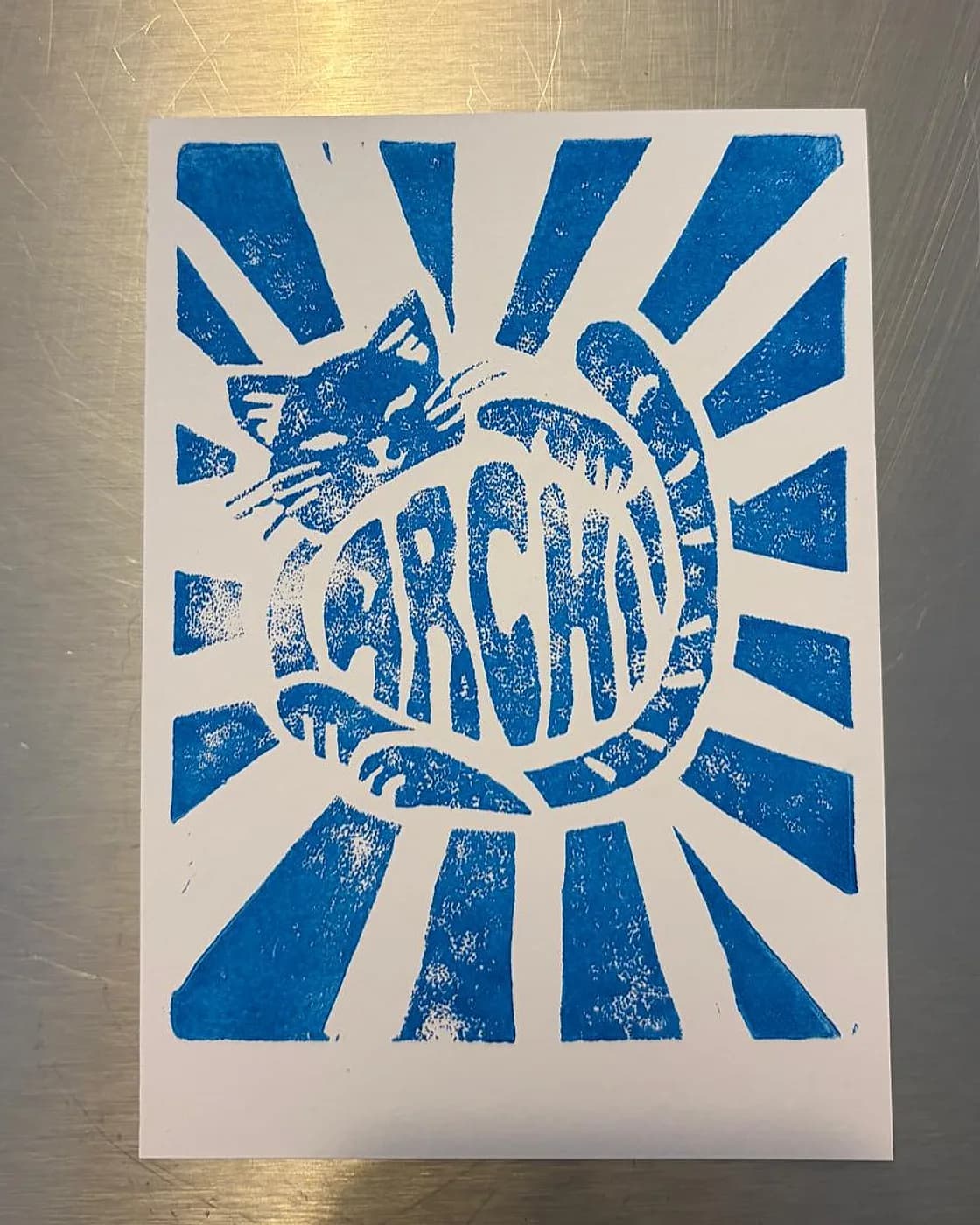 Carte gravée, chat rayonnant, gravure réalisée chez Artichaut à Montmartre