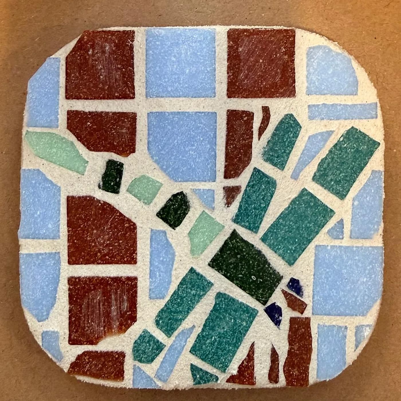Dessous de plat, mosaïque graphique, mosaïque réalisée chez Artichaut à Montmartre
