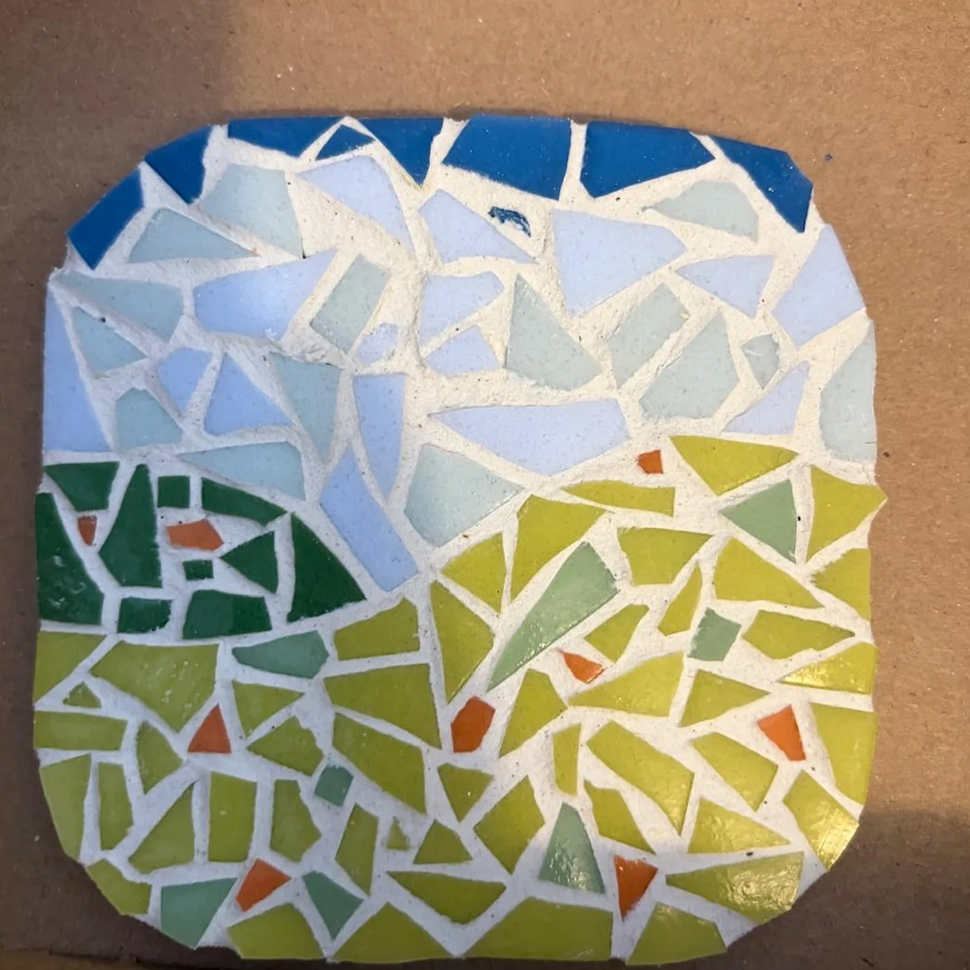 Dessous de plat, paysage en mosaïque, mosaïque réalisée chez Artichaut à Montmartre